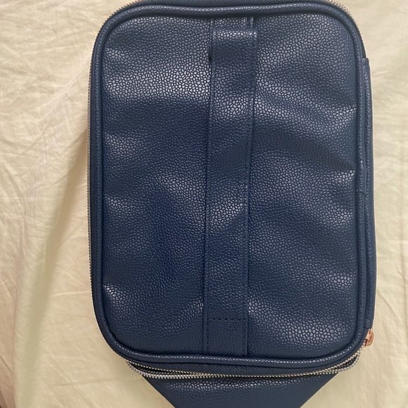 Cosmetics bag - Picture 3 of 4